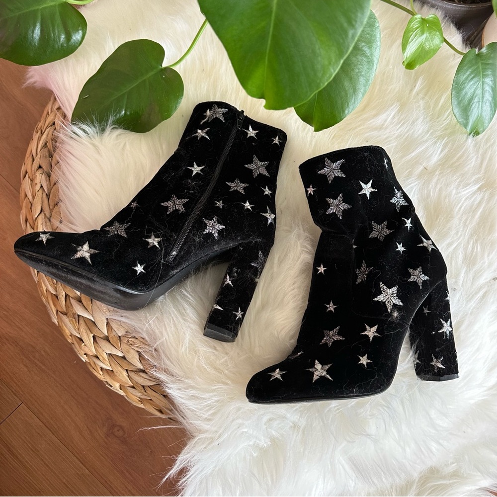 RARE Steve Madden Velvet Star-Embellished Ankle Edits Boots 7
